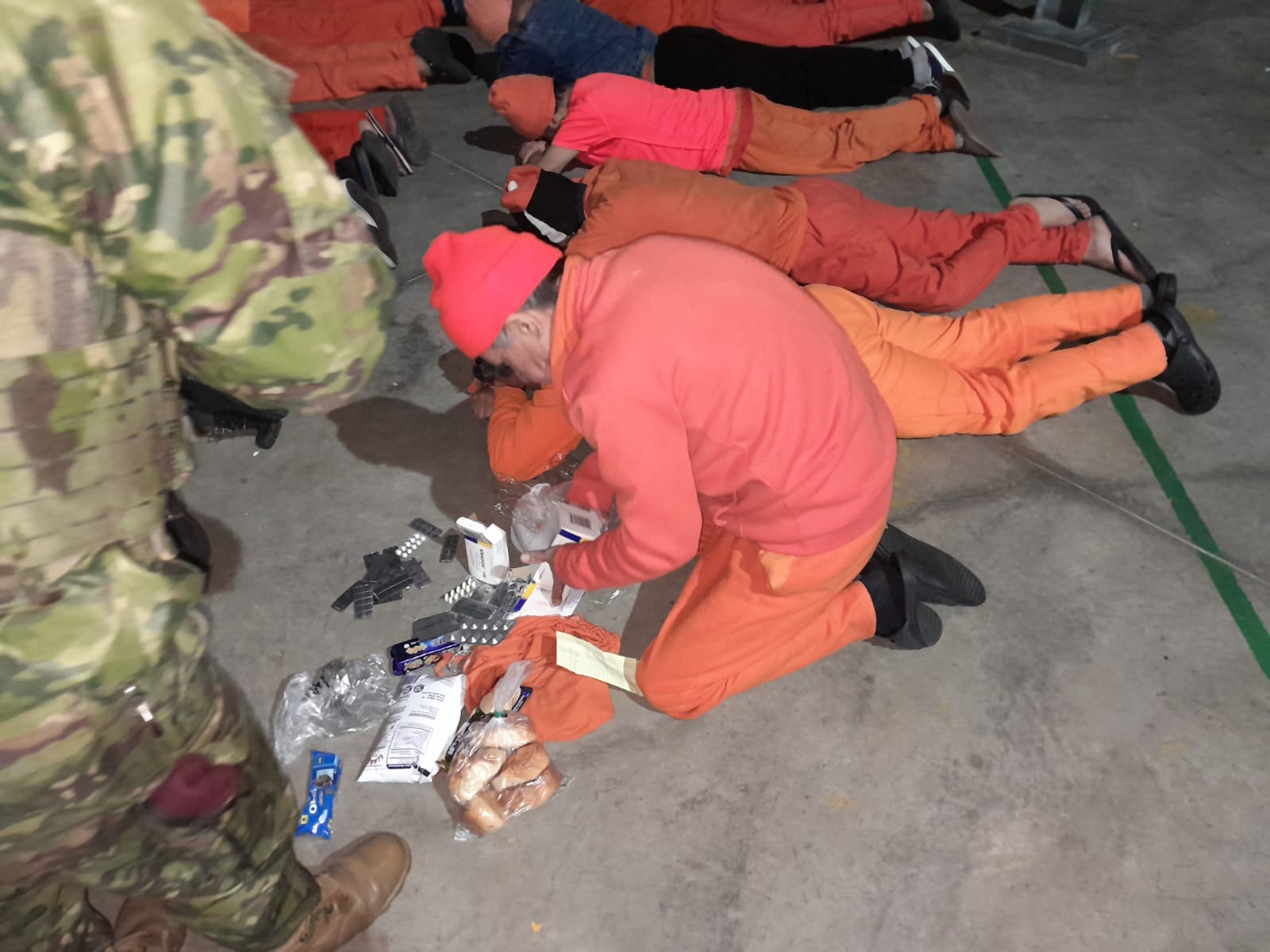 Varios objetos decomisados nuevamente en la cárcel en Cotopaxi a través de operacion militar