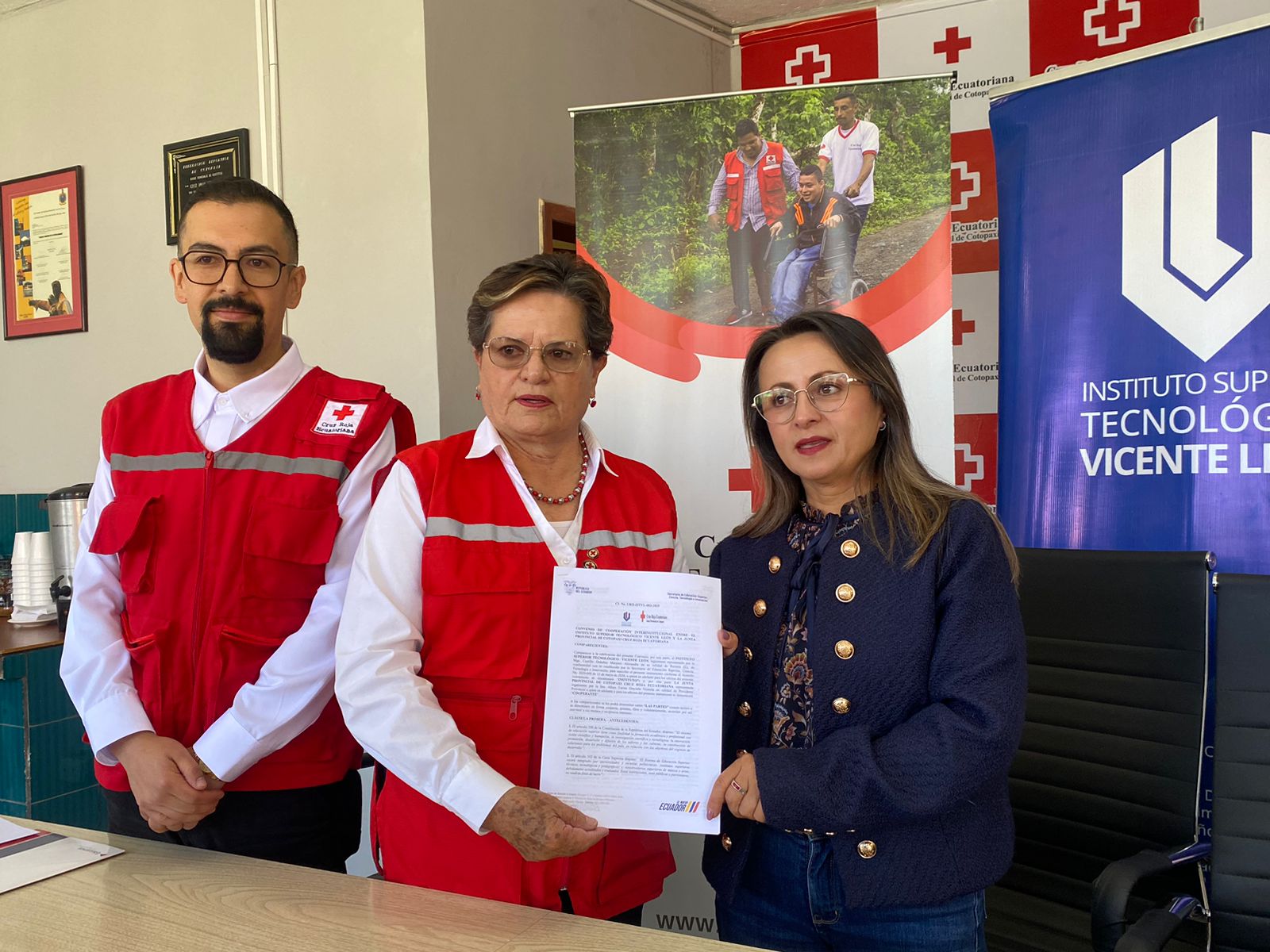 Cruz Roja Cotopaxi y el Instituto Tecnológico Vicente León suscribieron convenio de cooperación interinstitucional