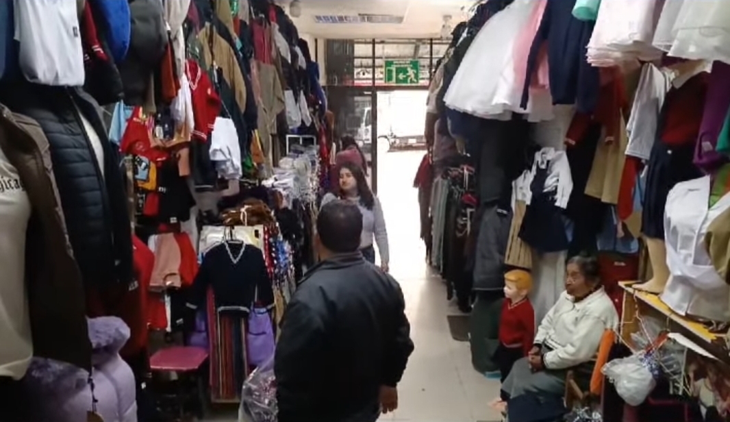 Incrementa venta de uniformes escolares en el Centro Comercial El Salto – Latacunga