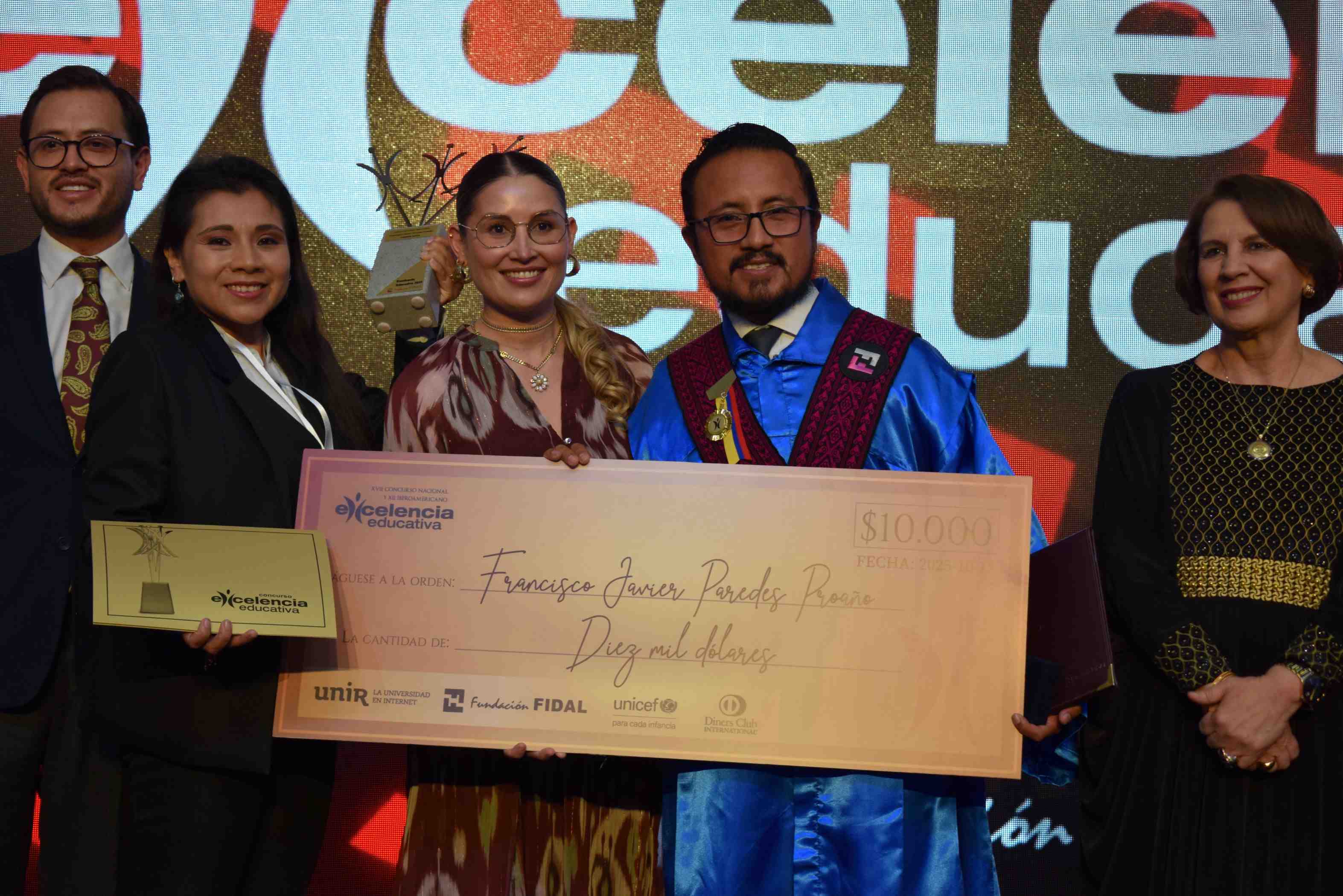 El cotopaxense Francisco Paredes gana concurso Nacional e Iberoamericano de Excelencia Educativa