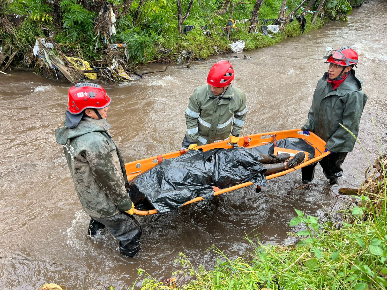 Bomberos rescatan cuerpo sin signos vitales en el río Aláquez