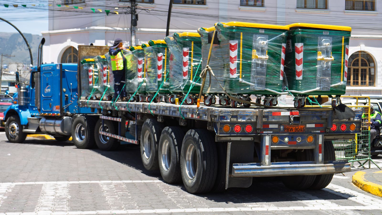 69 contenedores de basura adquiridos por la municipalidad de Saquisilí que serán ubicados en distintos sectores de la ciudad&nbsp;