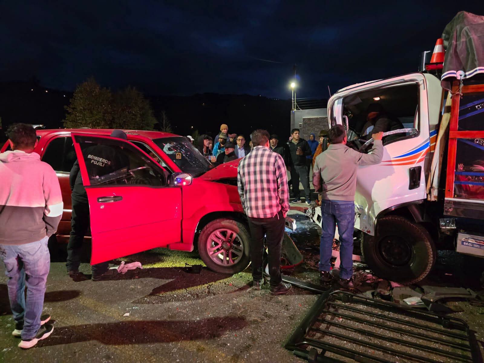 Dos mujeres heridas y un hombre rescatado tras accidente de tránsito en la vía E30